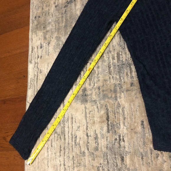Caution to the wind mock neck sweater Small? Soft lightweight navy blue - Picture 6 of 8